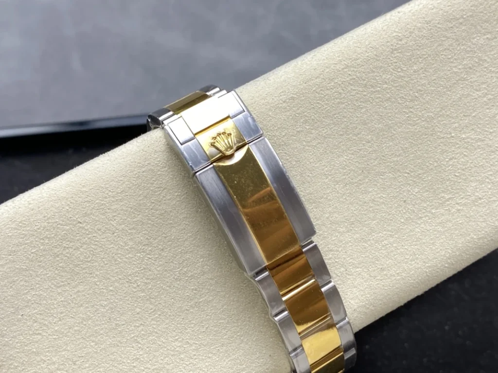 GMT Master II M116713ln 0001 01