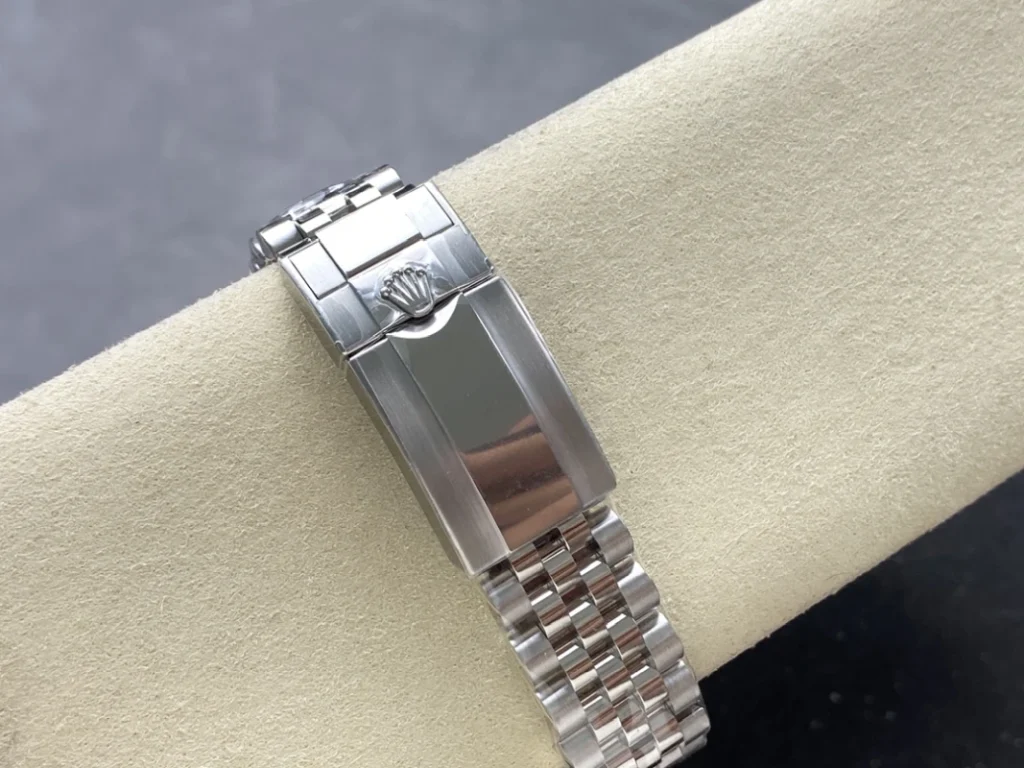 GMT Master II M126710blro 0001 09