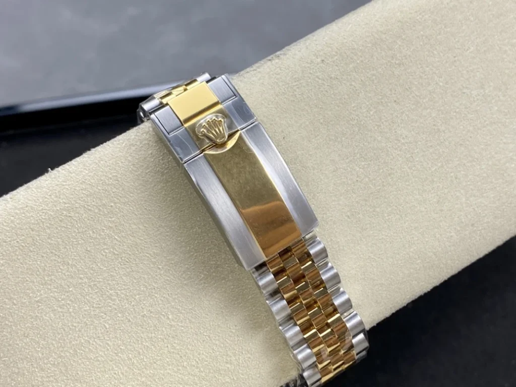 GMT Master II M126713grnr 0001 07