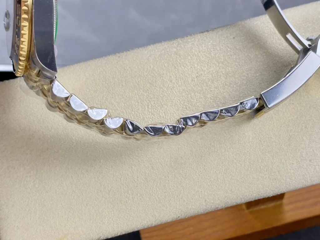 GMT Master II M126713grnr 0001 08