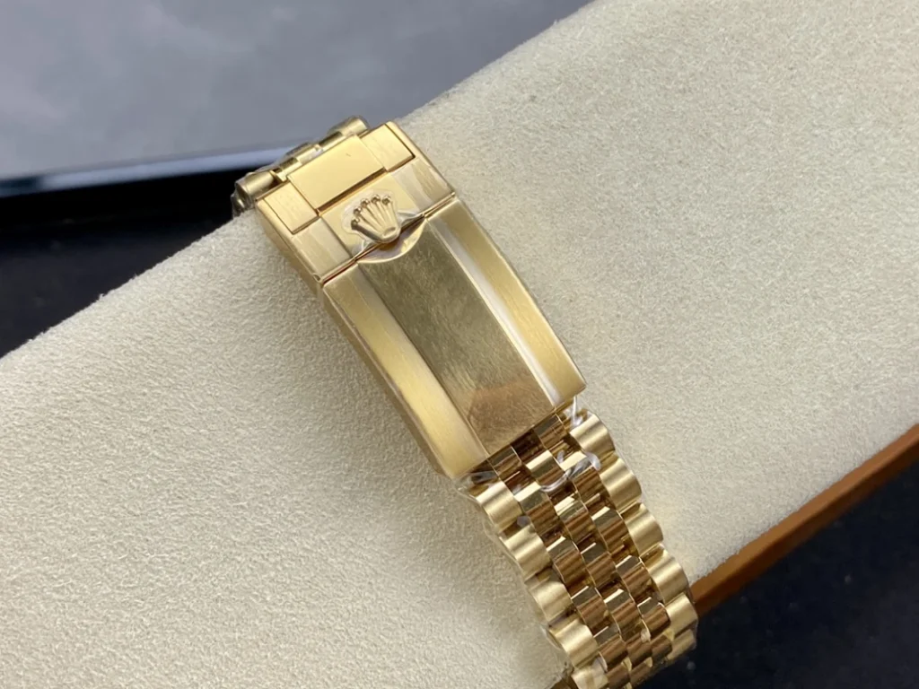 GMT Master II M126718grnr 0001 09