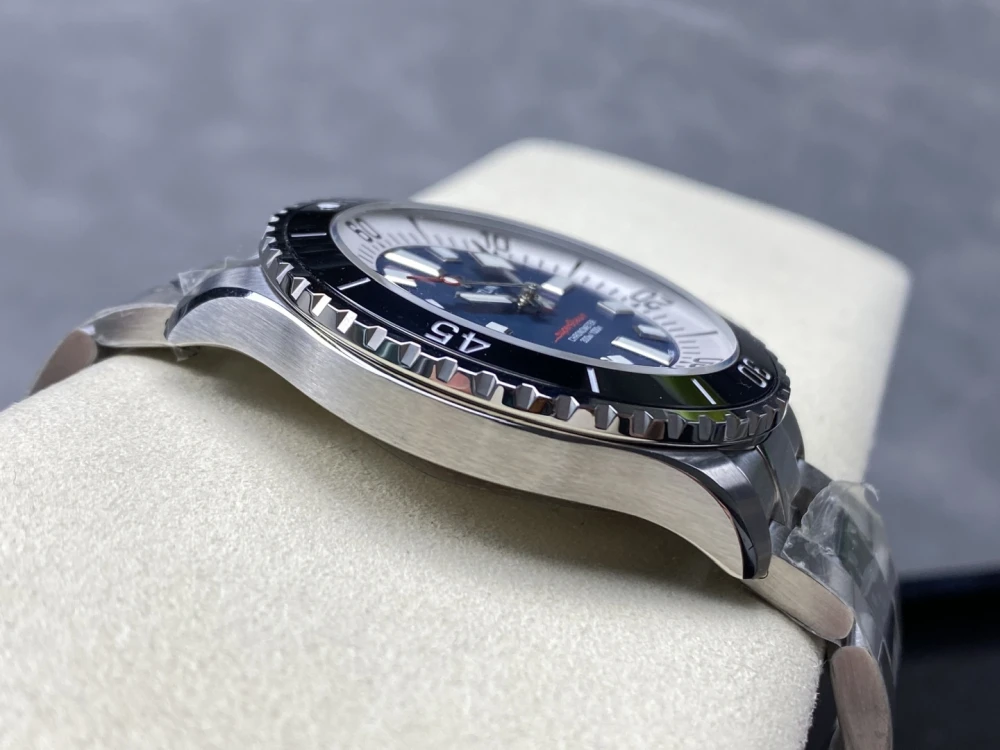 A17376211C1A1 44mm 07