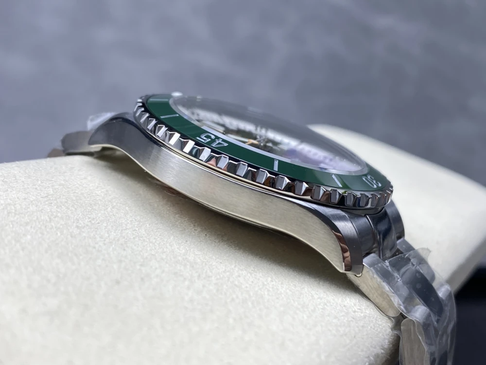 A17376A31L1A1 44mm 02