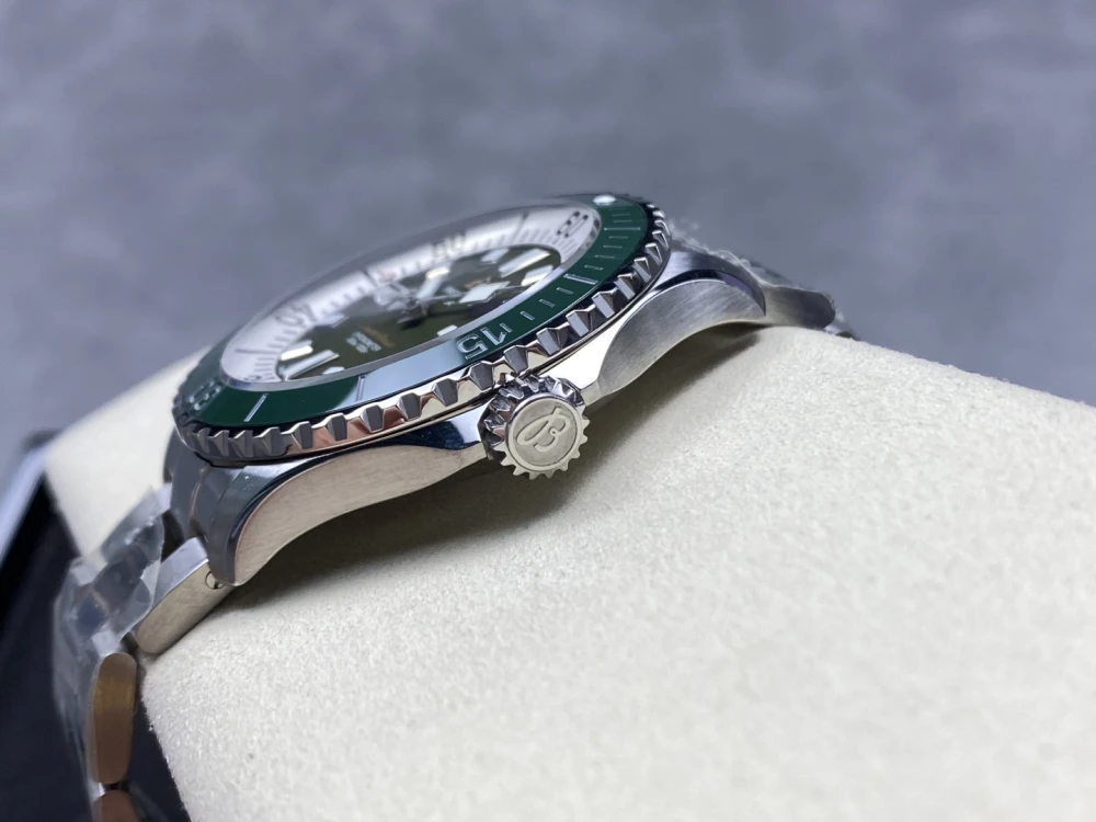 A17376A31L1A1 44mm 03