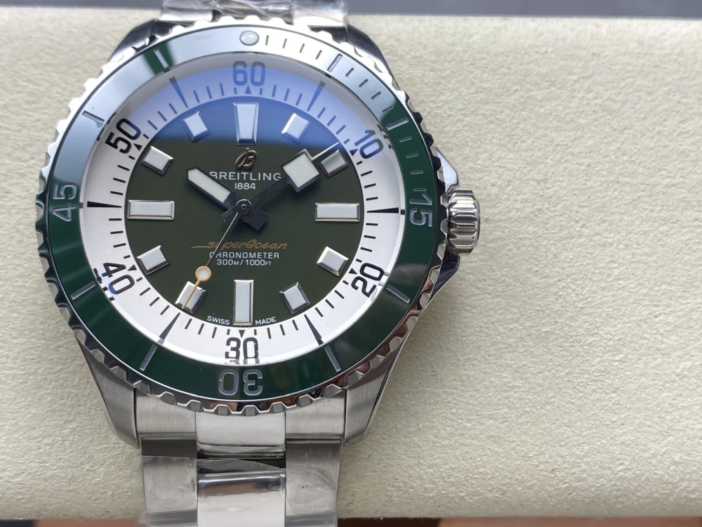 A17376A31L1A1 44mm 04