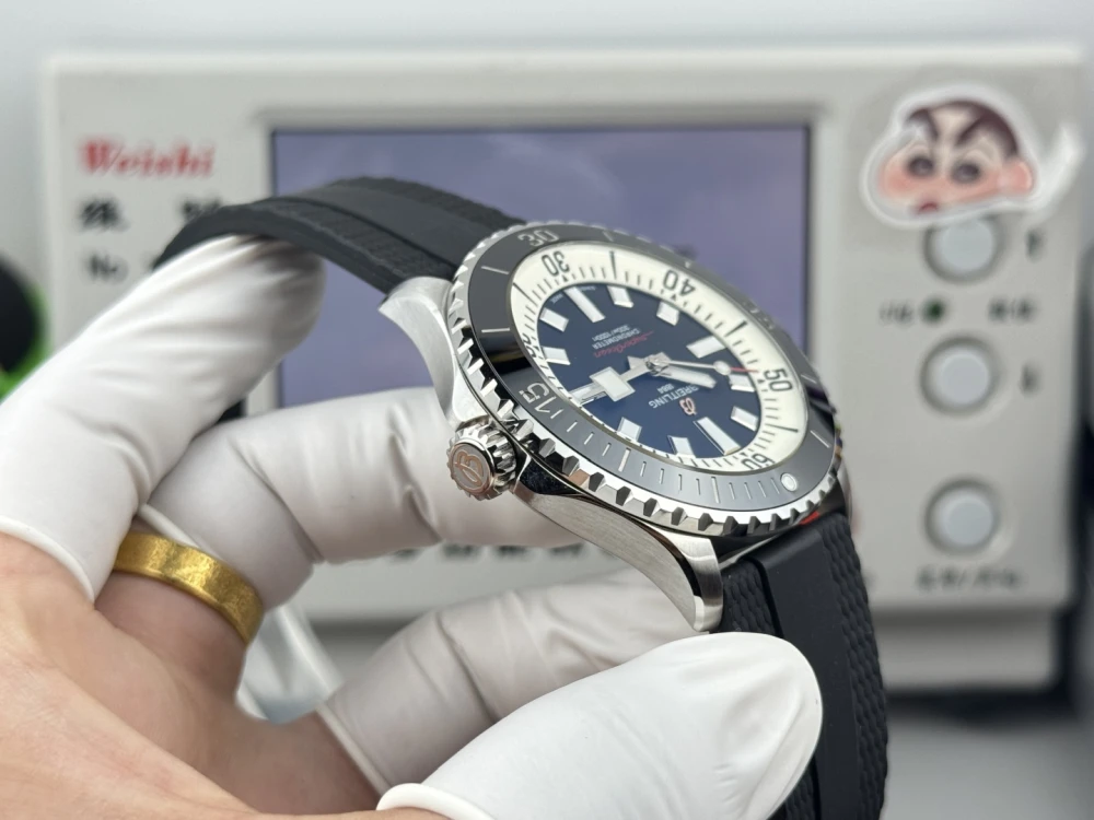 Superocean 46mm 08