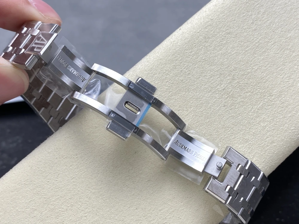 AP Royal Oak Chrono 26240 SS 1:1 Best Edition Purple Dial on SS Bracelet SA4401 Super Clone Automatic Watch 11 AP Royal Oak 26240 Bracelet Inner Structure and Material Detail