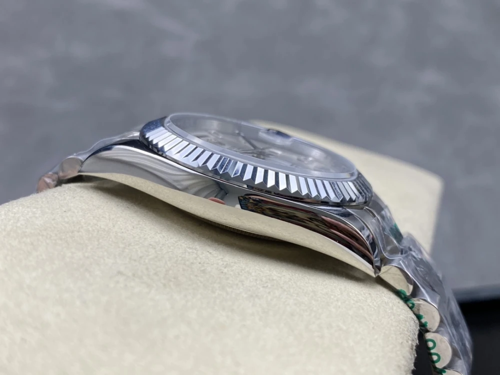 Day-Date 40mm 228236 Watch ARF 1:1 Best Edition with Silver Dial, Fluted Bezel, and President Bracelet On Asia 3255 6 Side case of Rolex Day-Date 40mm Platinum Silver Baguette Diamond Dial ARF Replica Watch